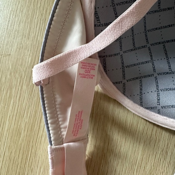 Victoria Secret Gray and Pink Women's Bra - Picture 5 of 5